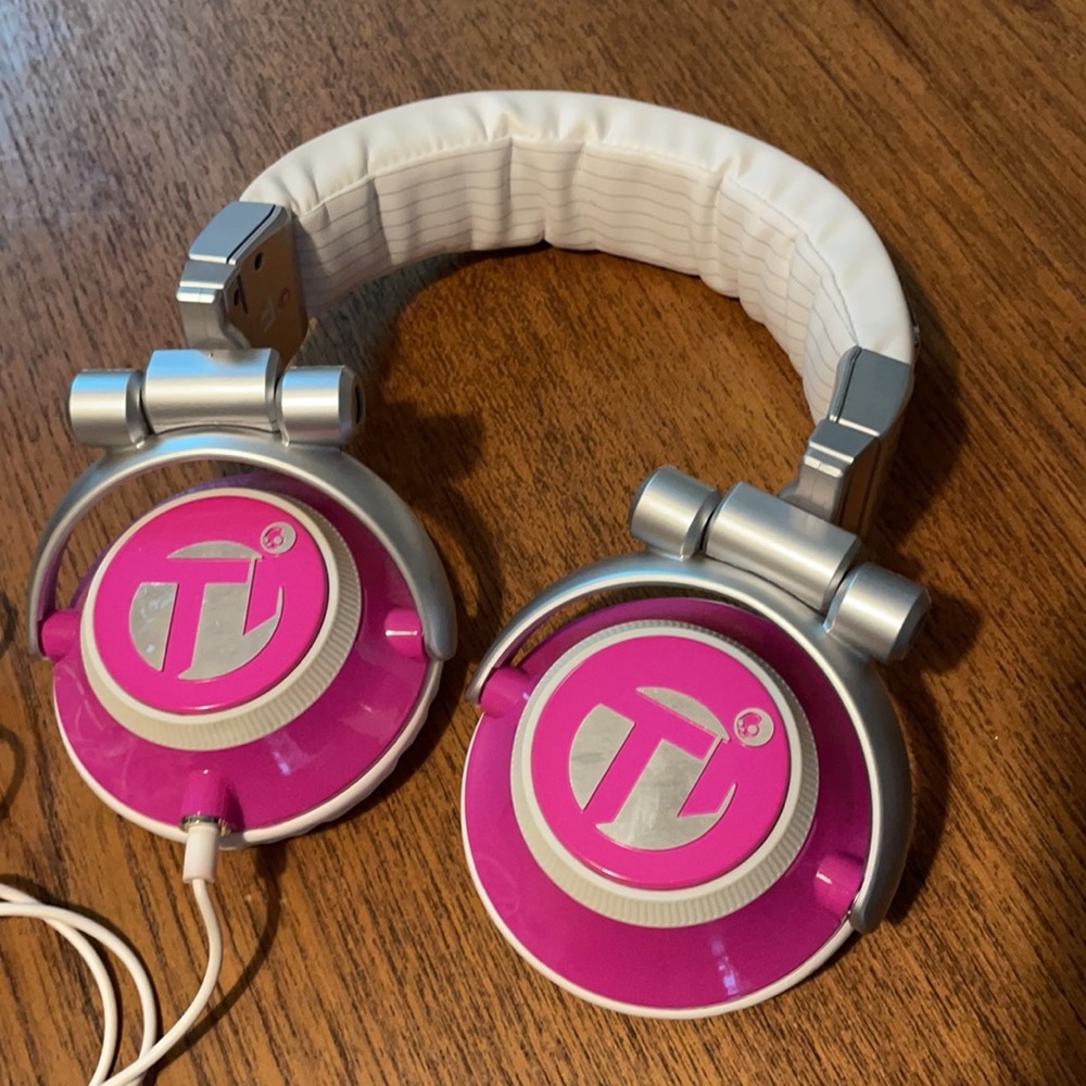 Pink & White 2000s Skullcandy Headphones